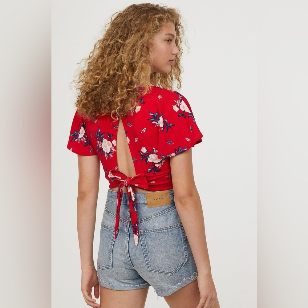 H&M Red Floral Crop-Top - Picture 2 of 5